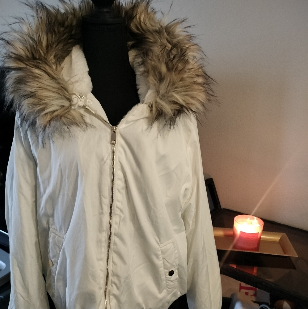 Beautiful Brand New Torrid Faux fur bomber